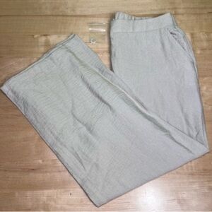 NWOT Happily Gray pull on CROPPED slacks
